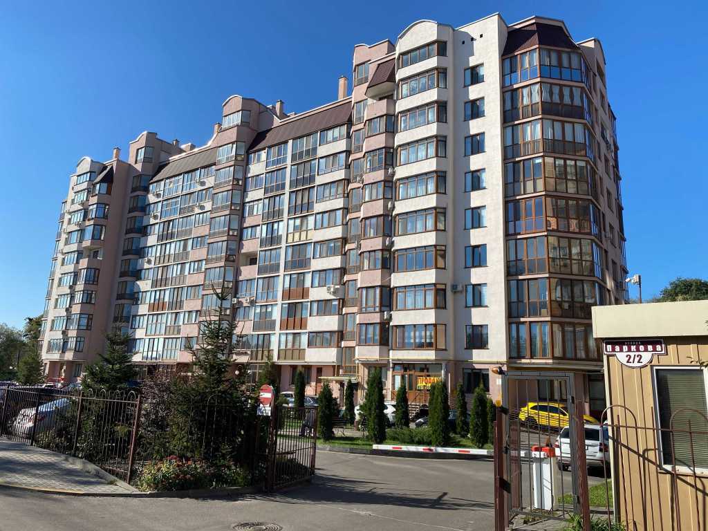 Продажа 3-комнатной квартиры 131.5 м², Парковая ул., 2/2