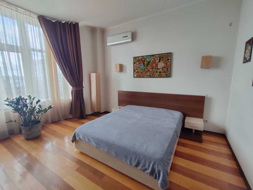 Оренда 3-кімнатної квартири 86 м², Володимирська вул., 49А