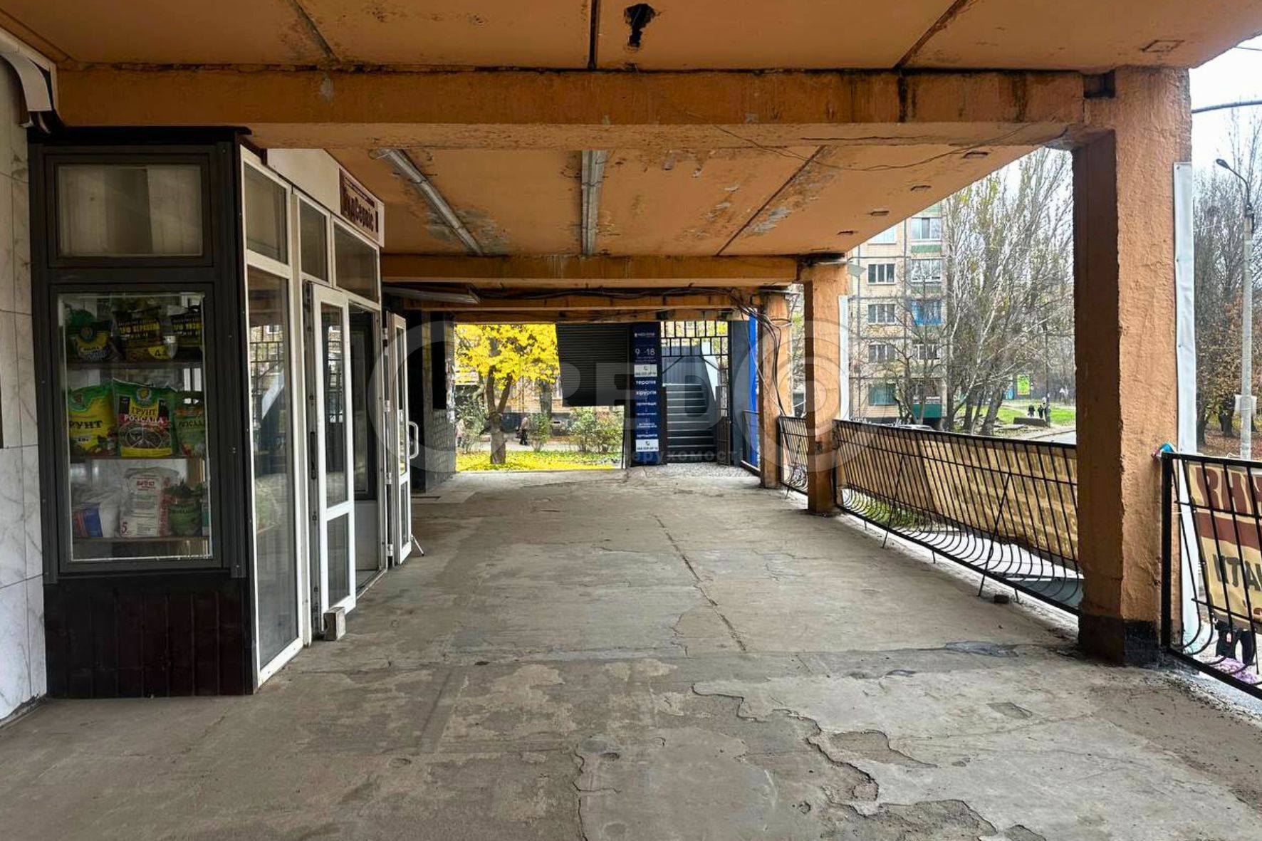 Продажа магазина 31.9 м², Солнечный мркн. ул.