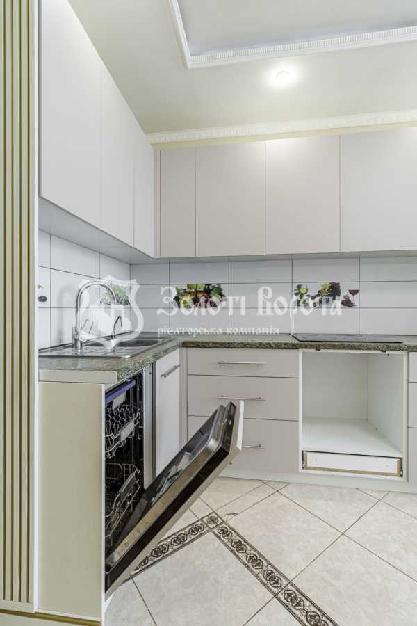 Продажа 3-комнатной квартиры 105.4 м², Пономарева ул., 26/1