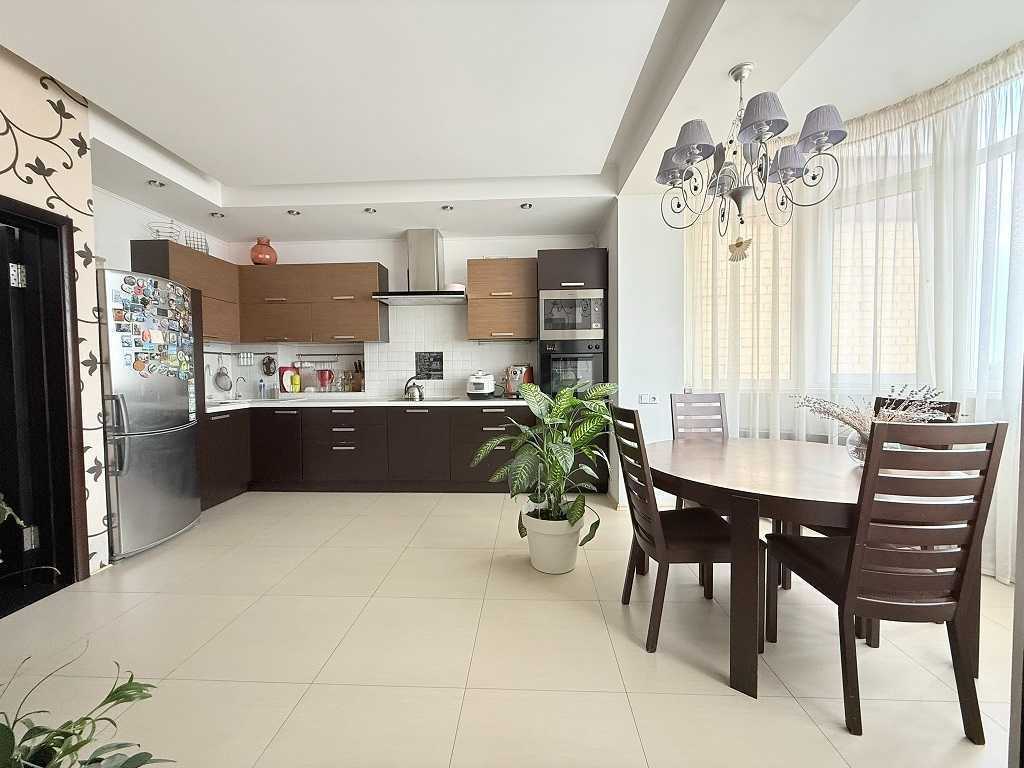 Оренда 3-кімнатної квартири 125 м², В'ячеслава Чорновола вул., 25