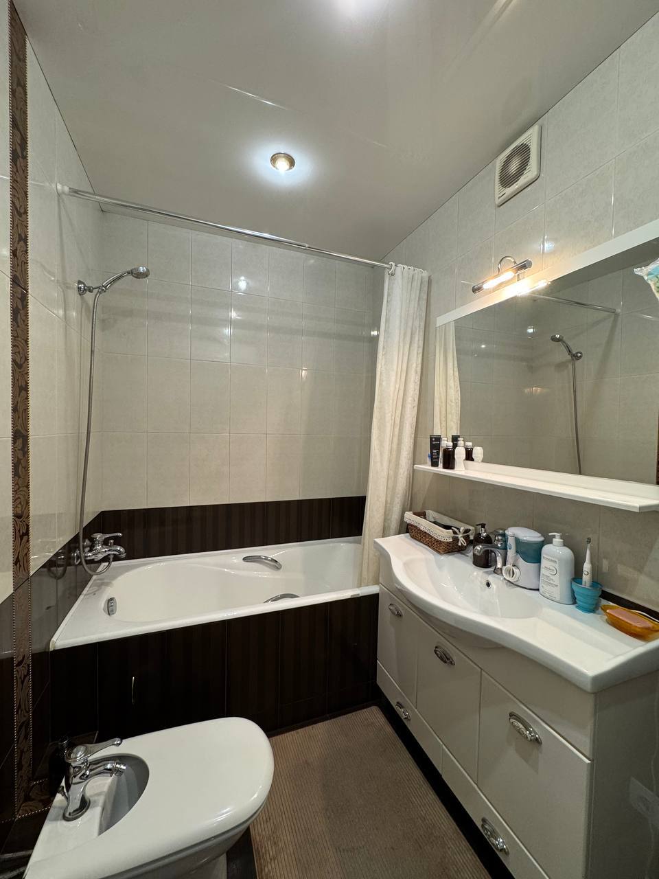 Продажа 3-комнатной квартиры 108 м², Дмитрия Кедрина ул.