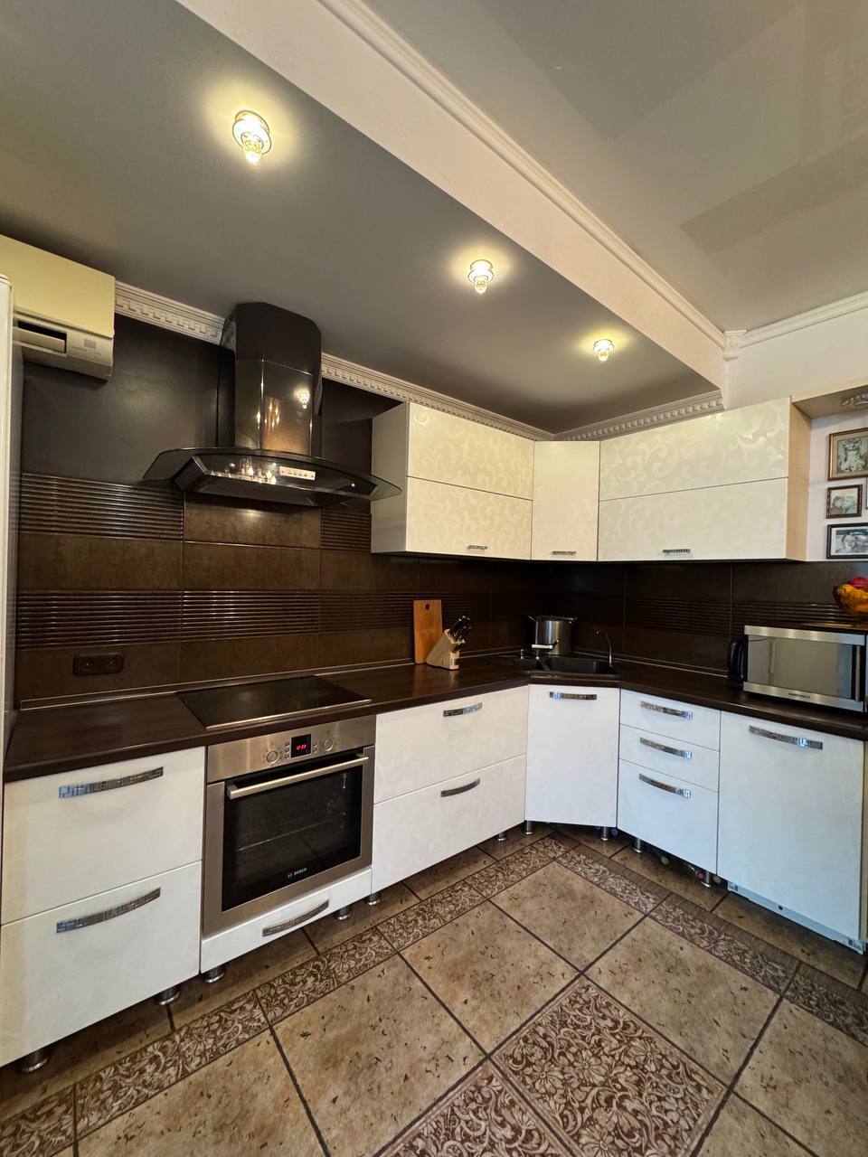 Продажа 3-комнатной квартиры 108 м², Дмитрия Кедрина ул.