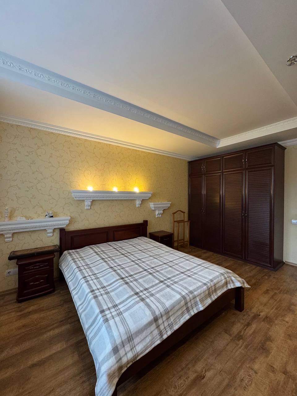 Продажа 3-комнатной квартиры 108 м², Дмитрия Кедрина ул.