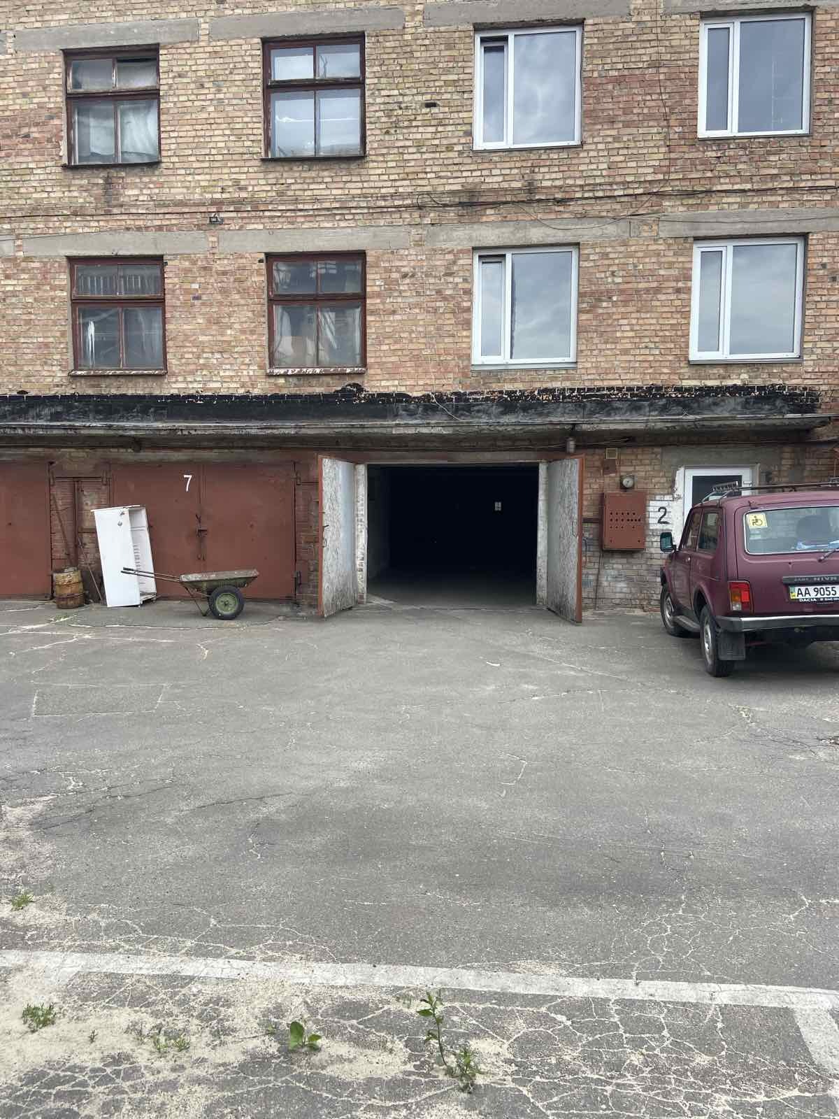 Продажа гаража 17 м², Евгения Сверстюка ул., 52А