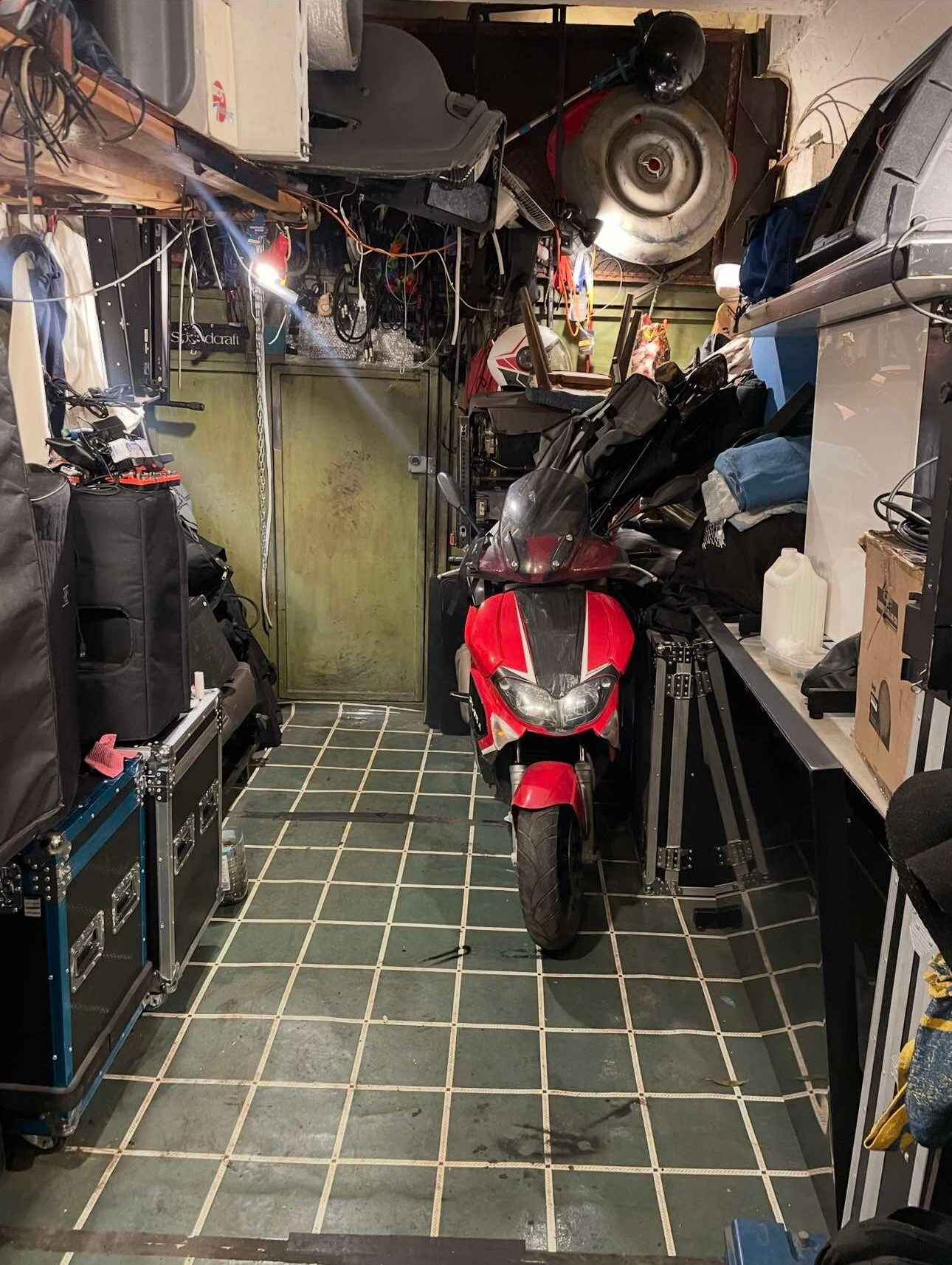 Продажа гаража 17 м², Евгения Сверстюка ул., 52А