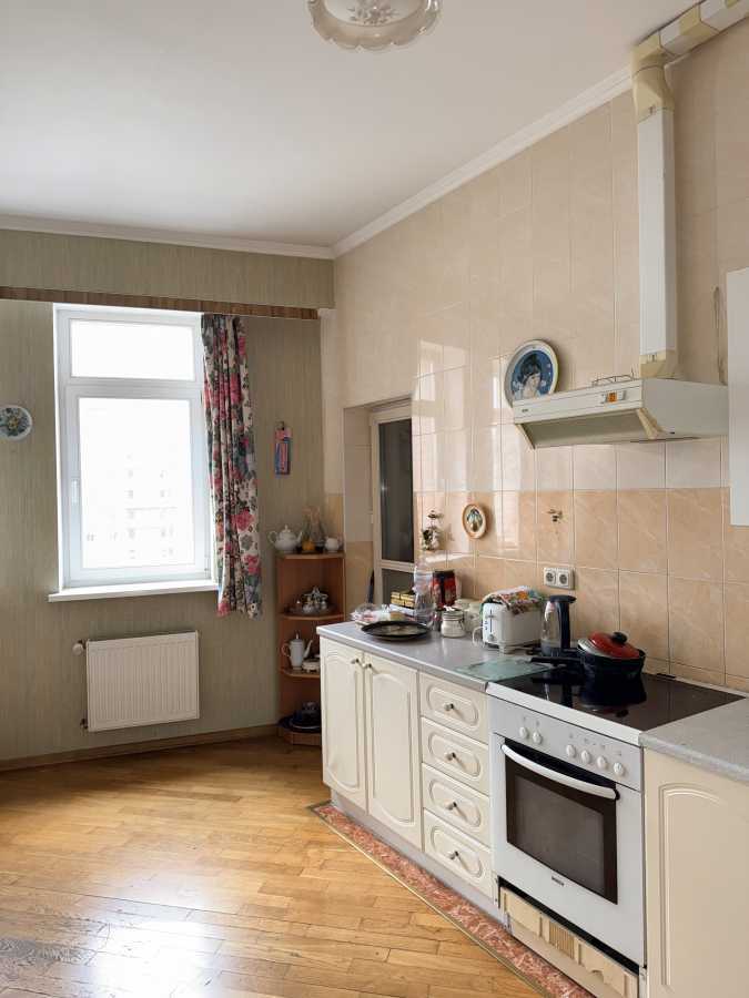 Продажа 2-комнатной квартиры 75 м², Евгения Коновальца ул., 36Б