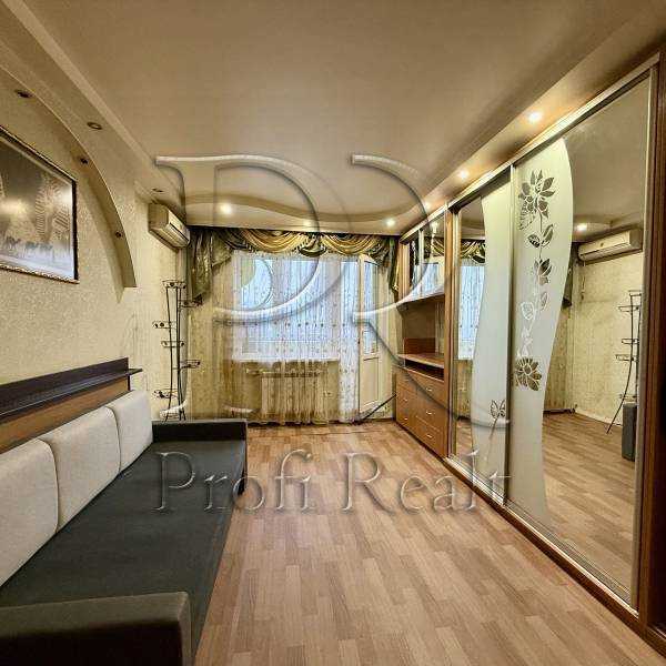 Продаж 2-кімнатної квартири 52 м², Свободи просп., 15/1