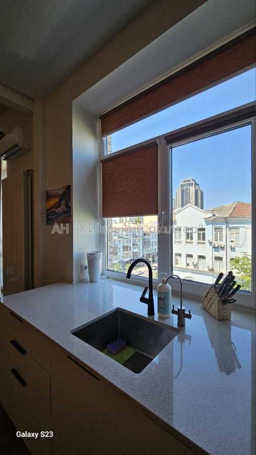 Продажа 2-комнатной квартиры 64.3 м², Большая Васильковская ул., 67/7