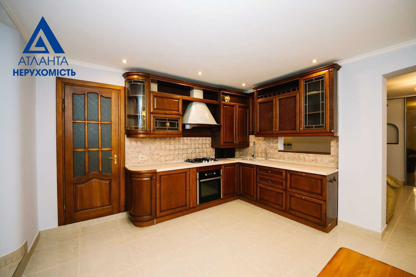 Продажа 5-комнатной квартиры 190 м², Короленко ул., 6