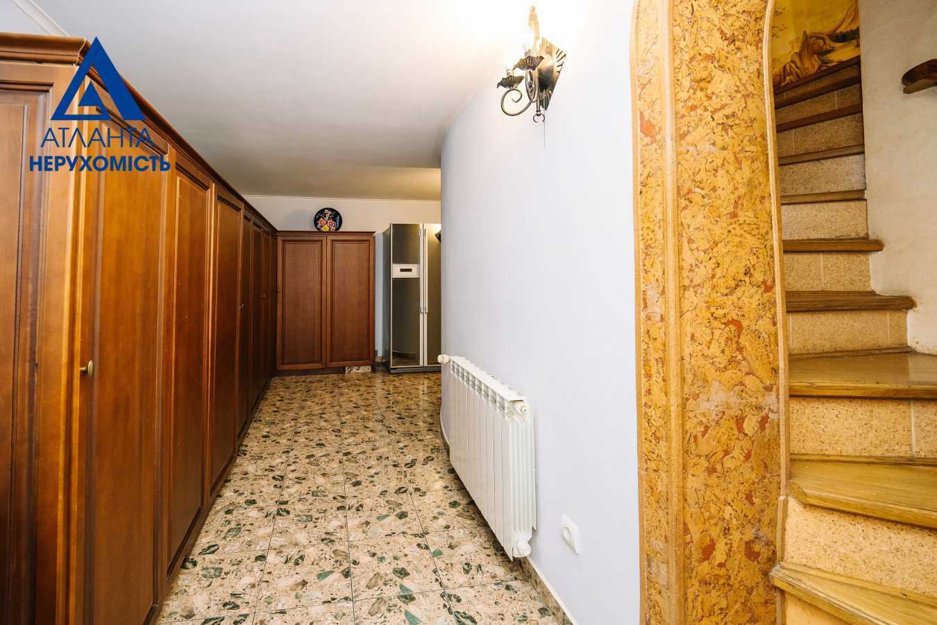 Продажа 5-комнатной квартиры 190 м², Короленко ул., 6