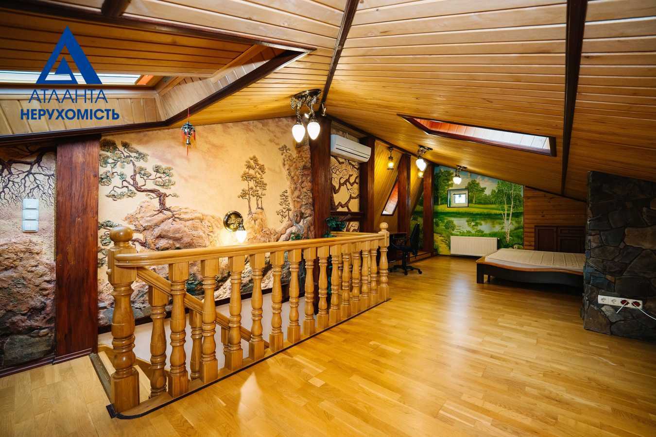 Продажа 5-комнатной квартиры 190 м², Короленко ул., 6