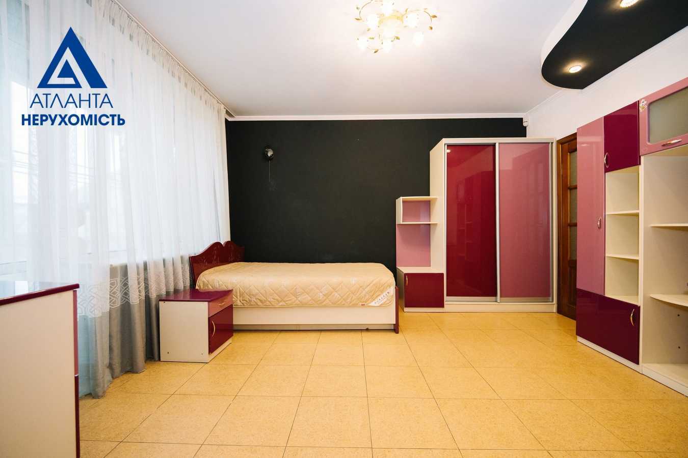 Продажа 5-комнатной квартиры 190 м², Короленко ул., 6