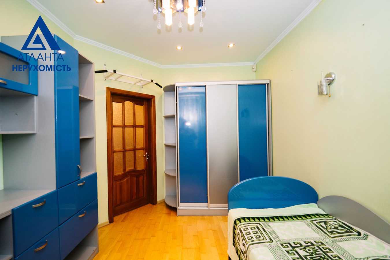 Продажа 5-комнатной квартиры 190 м², Короленко ул., 6