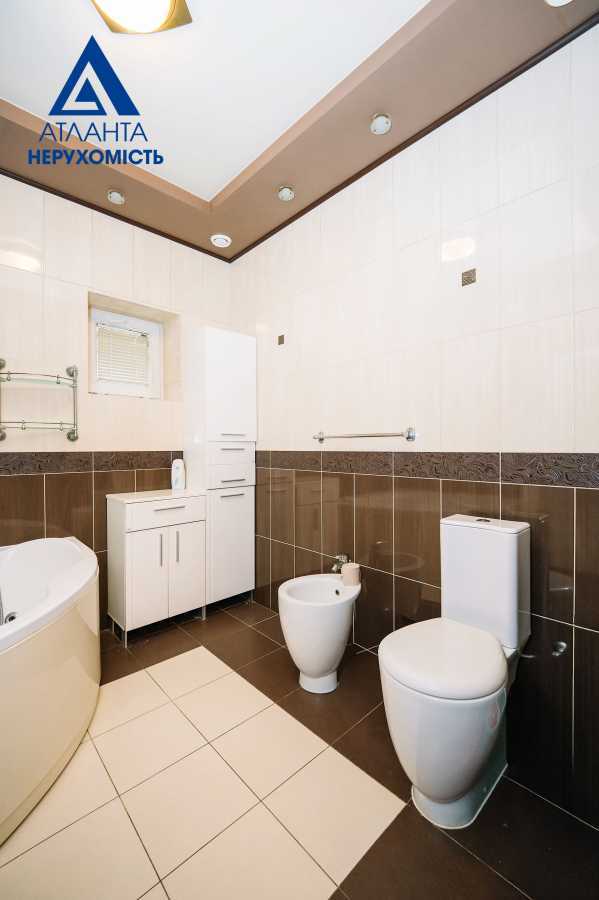 Продажа 5-комнатной квартиры 190 м², Короленко ул., 6