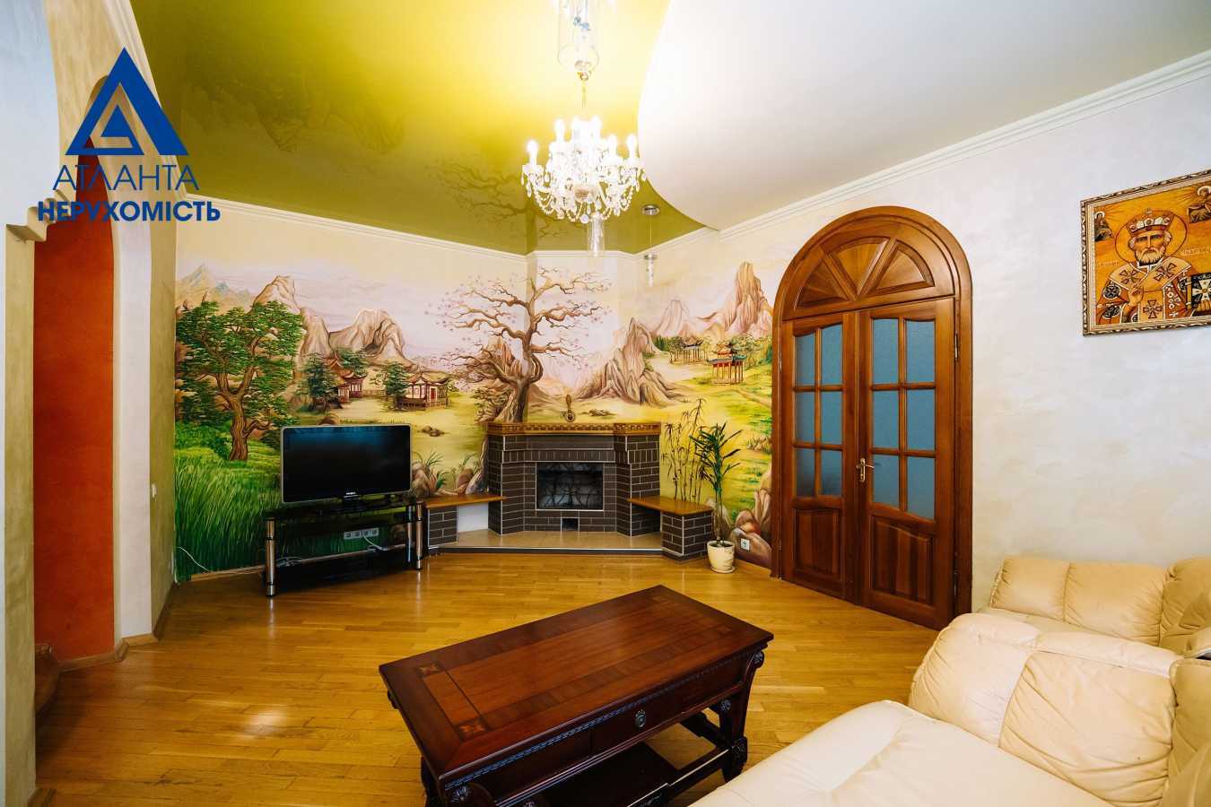 Продажа 5-комнатной квартиры 190 м², Короленко ул., 6