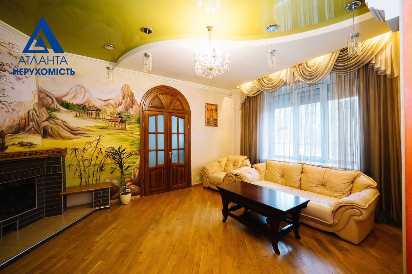 Продажа 5-комнатной квартиры 190 м², Короленко ул., 6