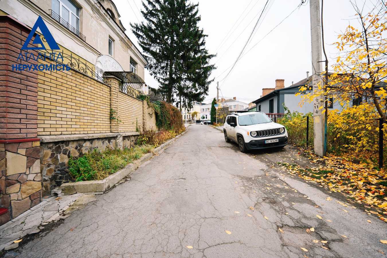 Продажа 5-комнатной квартиры 190 м², Короленко ул., 6