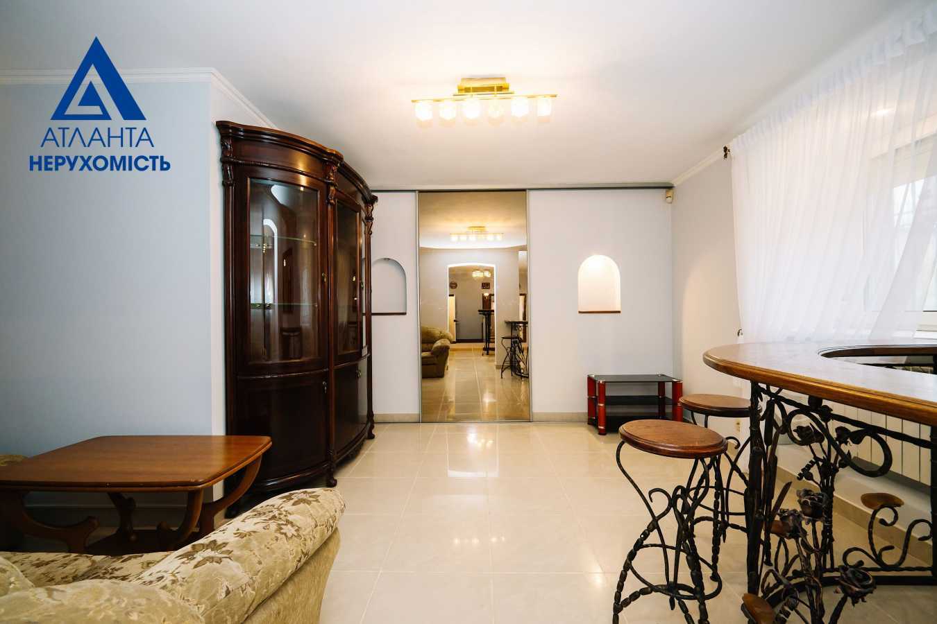 Продажа 5-комнатной квартиры 190 м², Короленко ул., 6