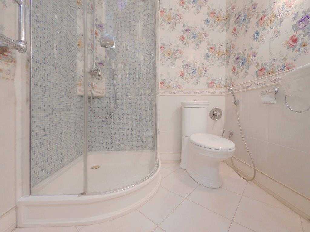 Оренда 4-кімнатної квартири 144.9 м², Інститутська вул., 18