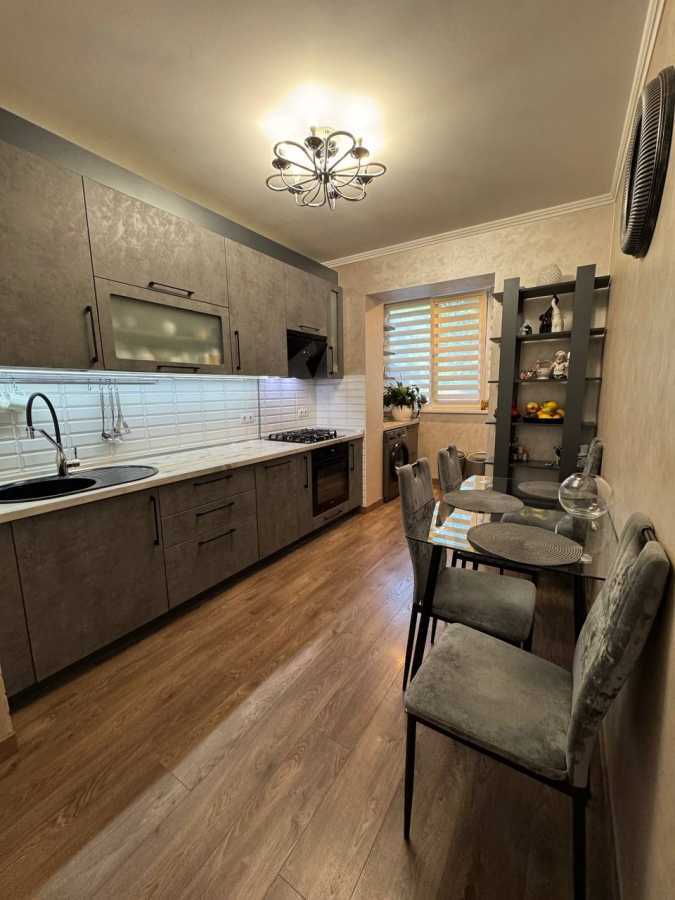 Продажа 3-комнатной квартиры 60.8 м², Волынской Дивизии ул., 9