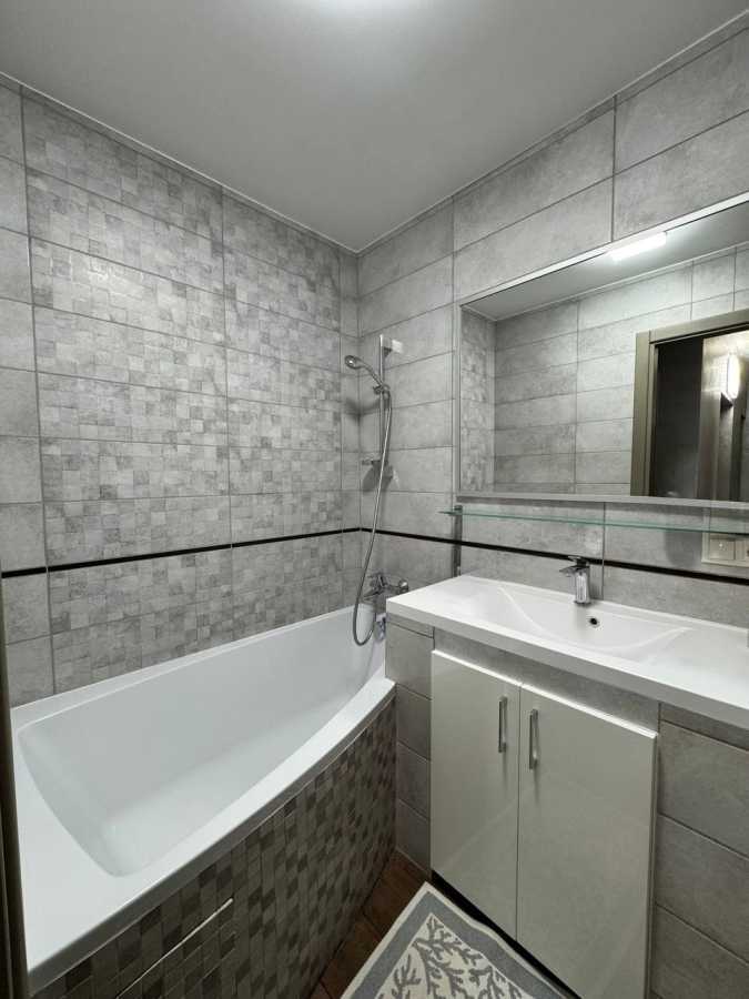 Продажа 3-комнатной квартиры 60.8 м², Волынской Дивизии ул., 9