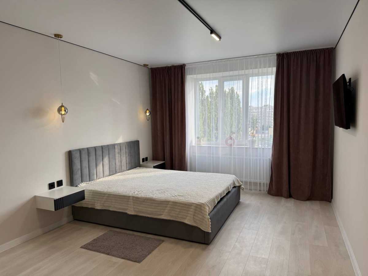 Продажа 2-комнатной квартиры 76 м², Гайдамацкая ул., 13Б