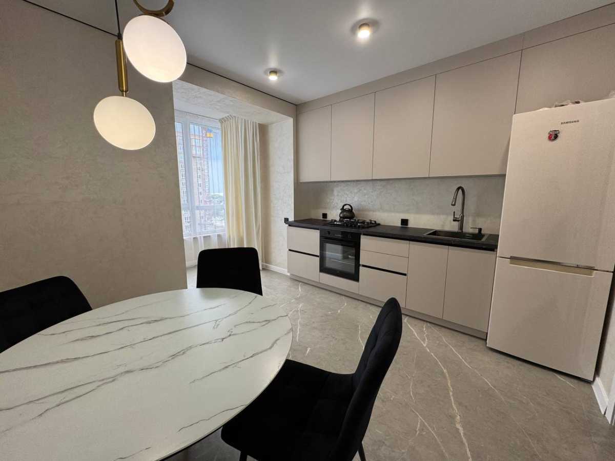 Продажа 2-комнатной квартиры 76 м², Гайдамацкая ул., 13Б