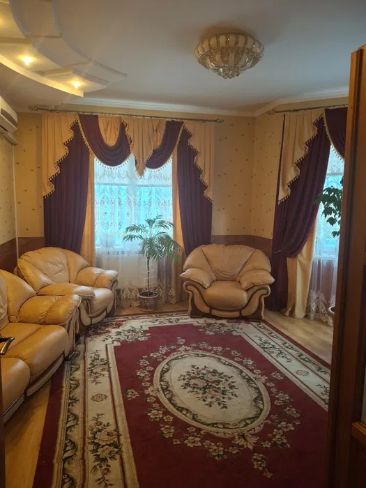 Продаж будинку 220 м²