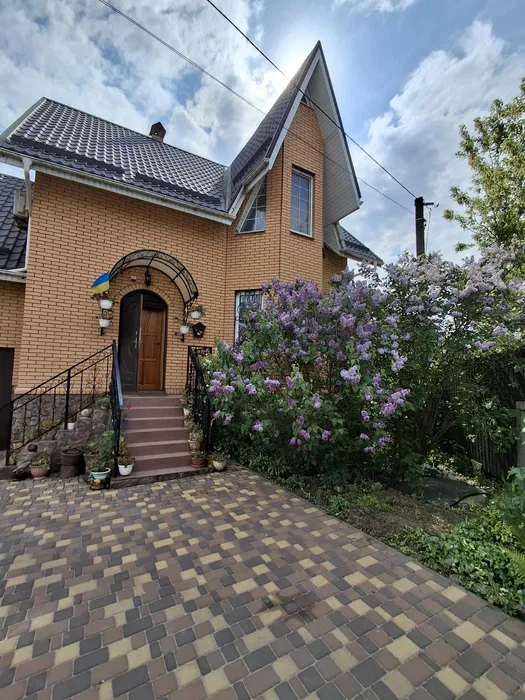 Продаж будинку 220 м²