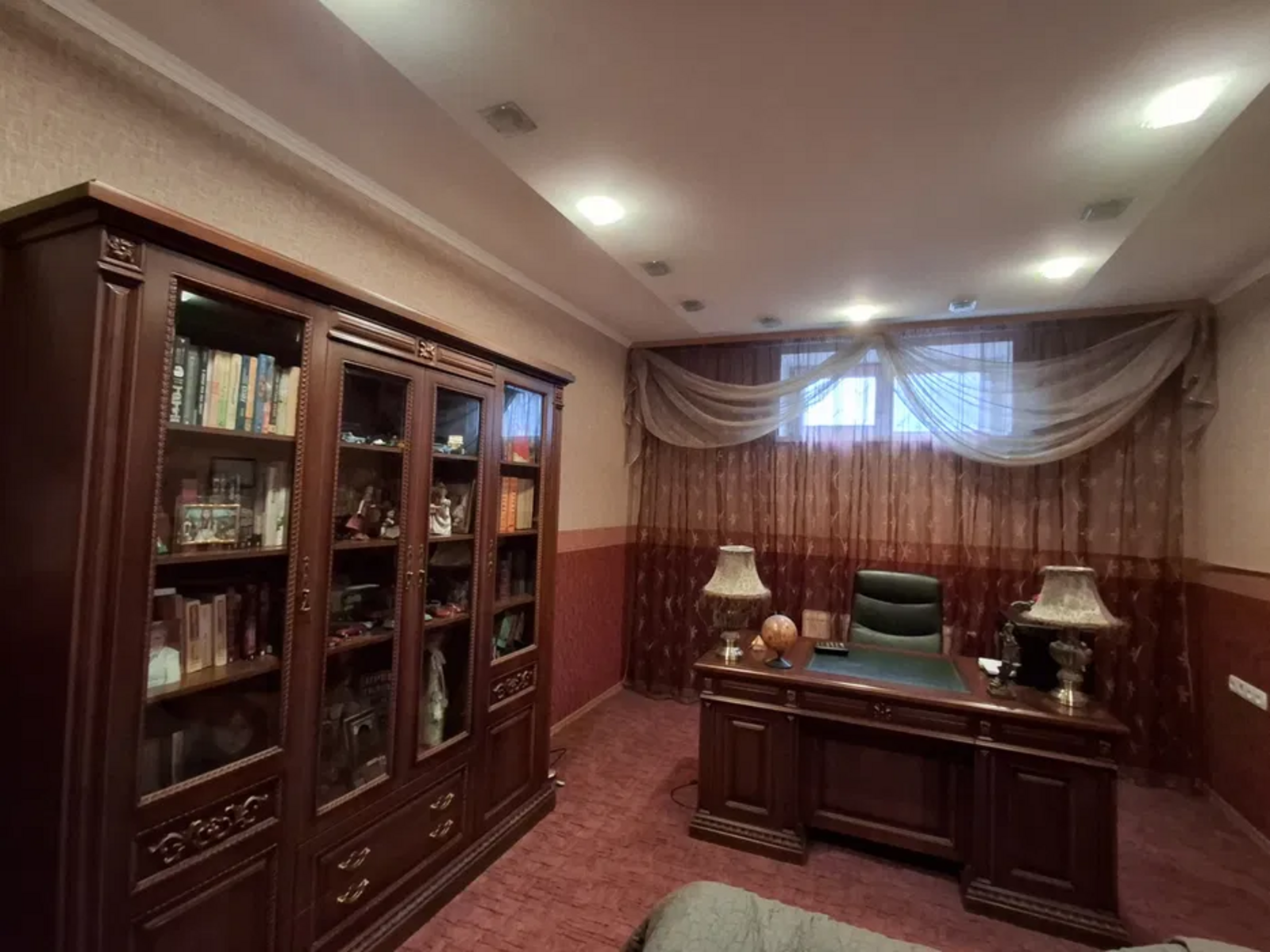 Продаж будинку 220 м²