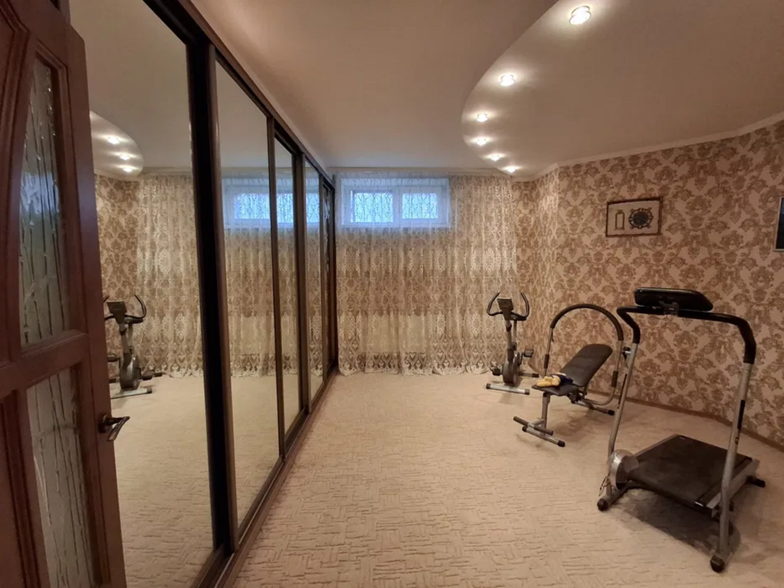 Продаж будинку 220 м²