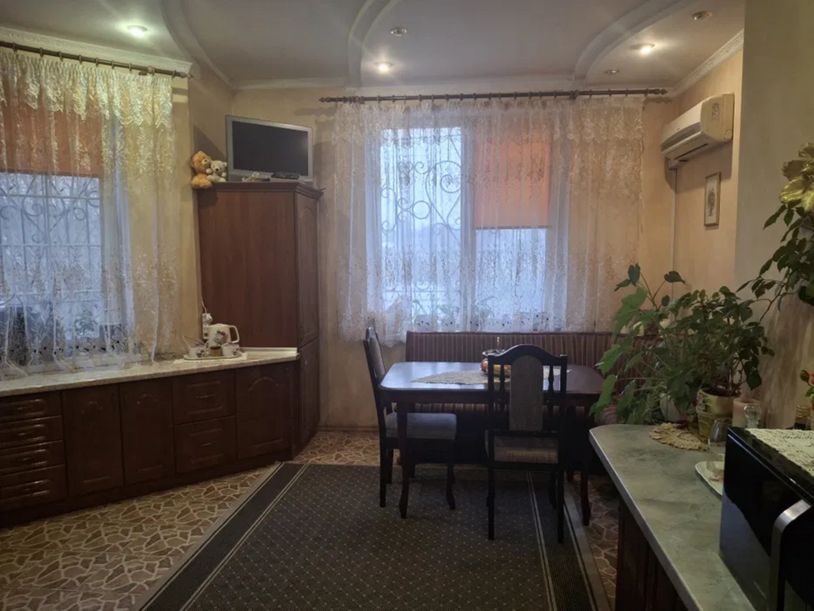 Продаж будинку 220 м²
