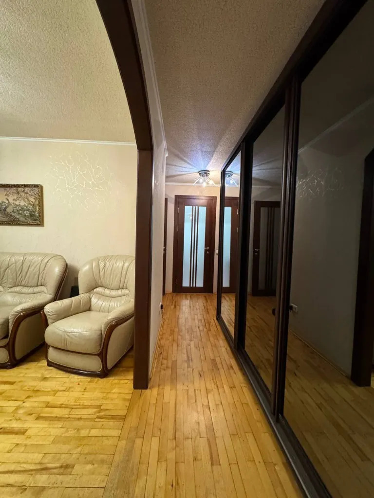 Аренда 3-комнатной квартиры 68 м², Менахем-Мендл Шнеерсона ул., 5