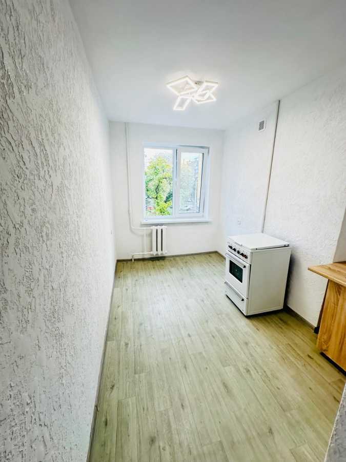 Продаж 3-кімнатної квартири 59 м², Сонячна вул., 12