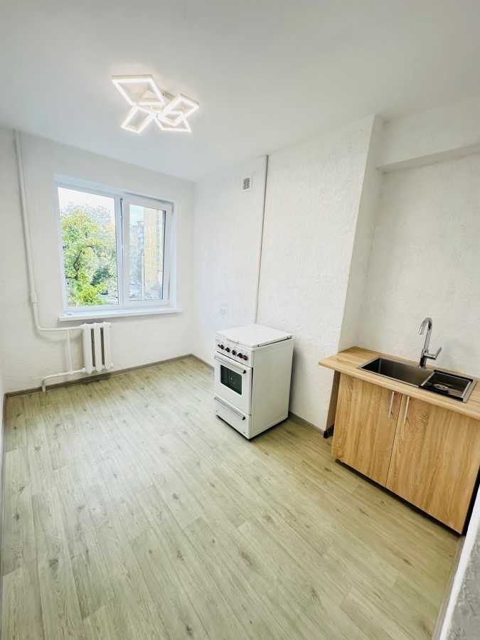 Продаж 3-кімнатної квартири 59 м², Сонячна вул., 12