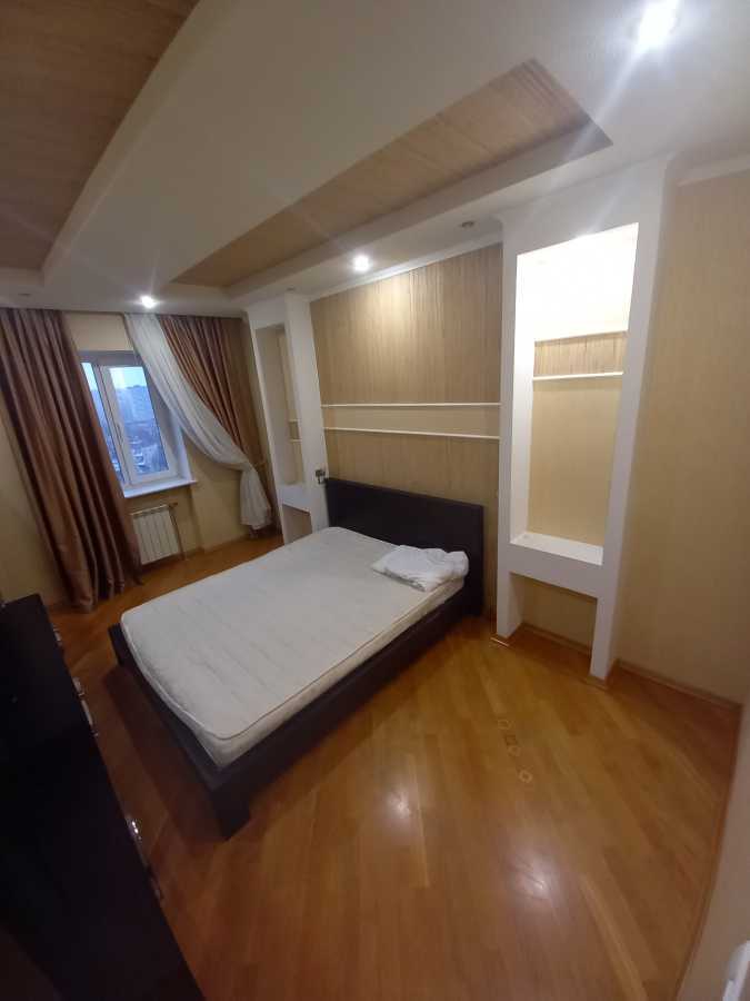 Оренда 2-кімнатної квартири 70 м², Верховної Ради бул., 14Б