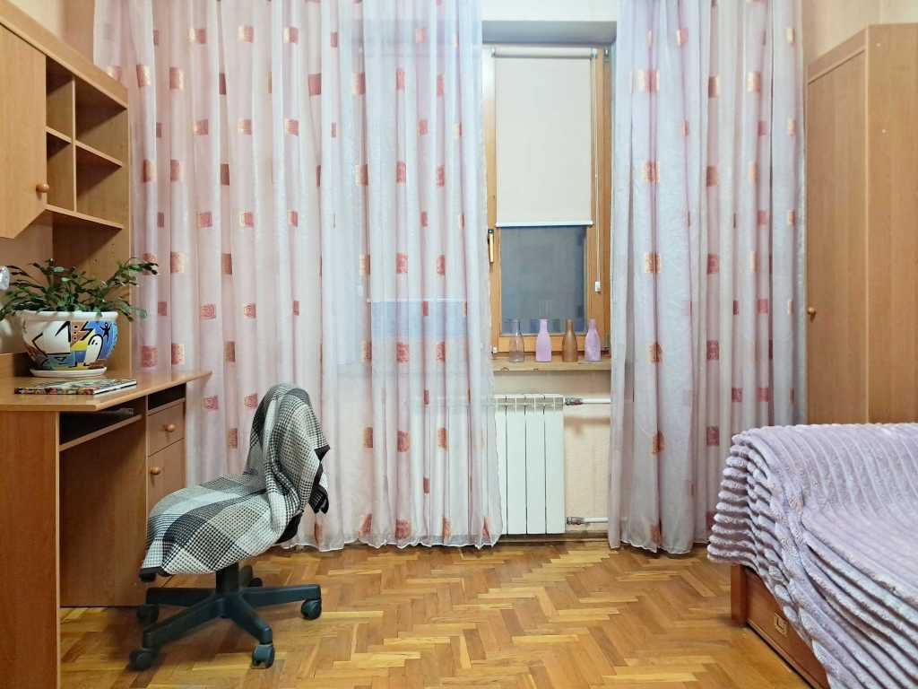 Продажа 3-комнатной квартиры 77.5 м², Ревуцкого ул., 7