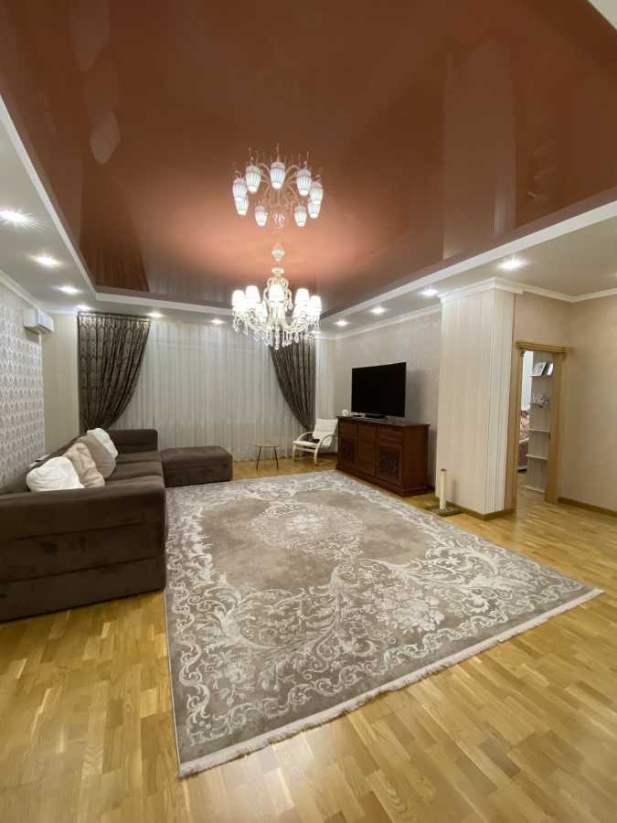Продажа 3-комнатной квартиры 135 м², Александра Поля просп., 16
