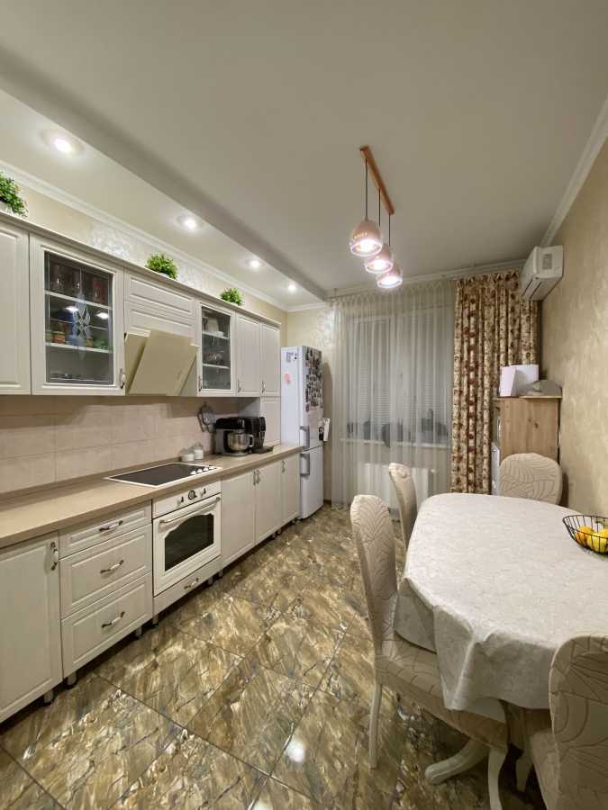 Продажа 3-комнатной квартиры 135 м², Александра Поля просп., 16