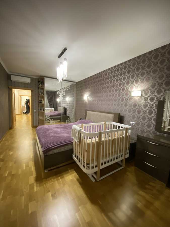 Продажа 3-комнатной квартиры 135 м², Александра Поля просп., 16