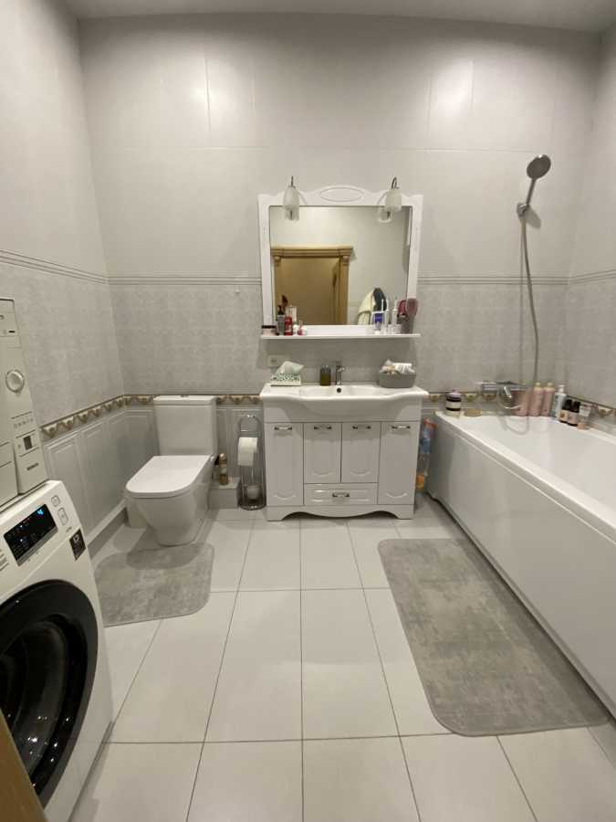 Продажа 3-комнатной квартиры 135 м², Александра Поля просп., 16