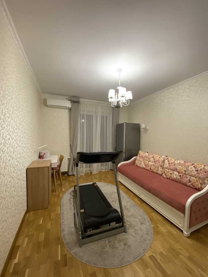 Продажа 3-комнатной квартиры 135 м², Александра Поля просп., 16