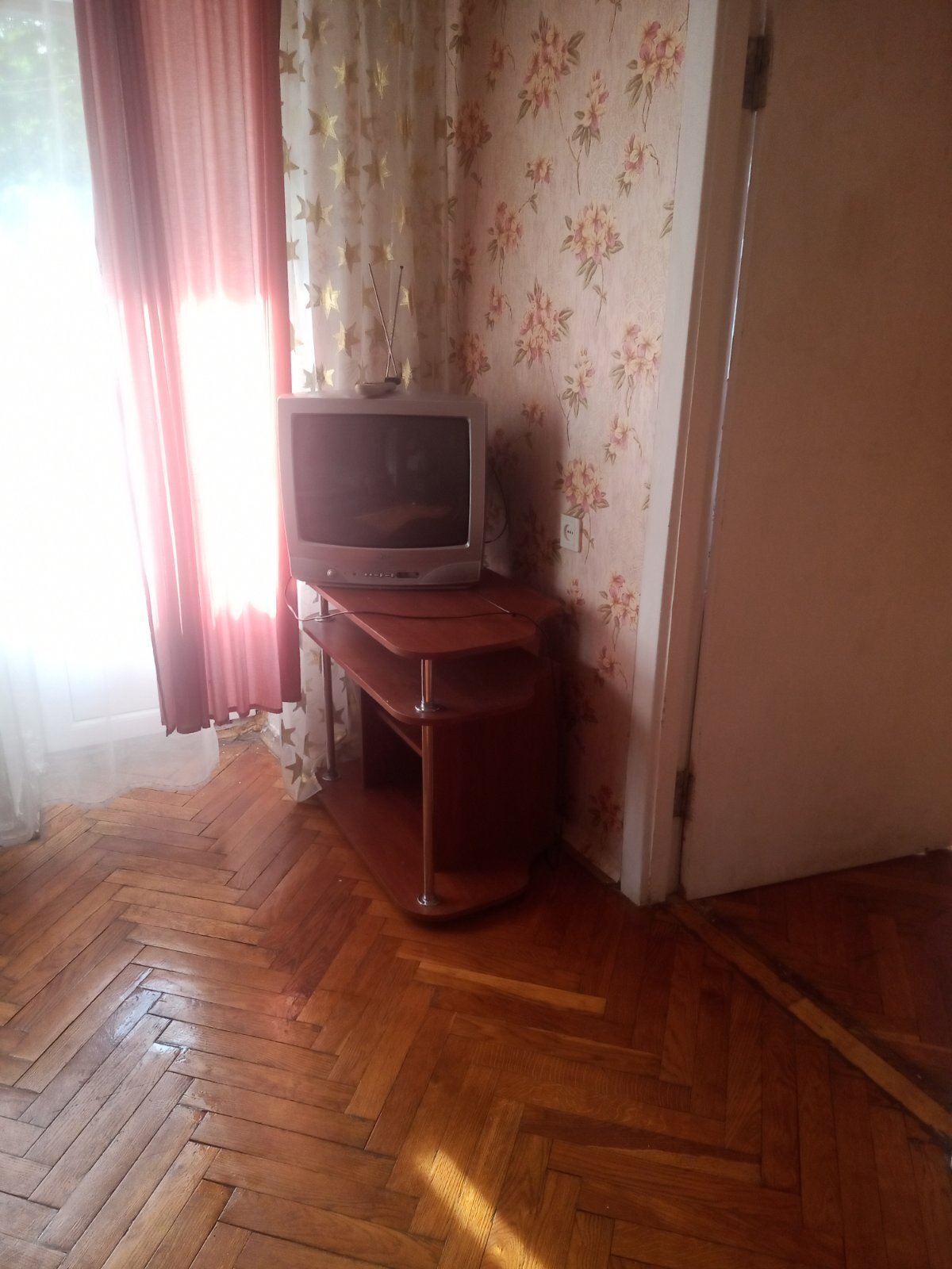 Оренда 3-кімнатної квартири 56 м², Олени Теліги вул., 17