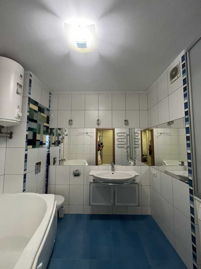 Продаж 2-кімнатної квартири 65 м², Саперно-Слобідська вул., 22