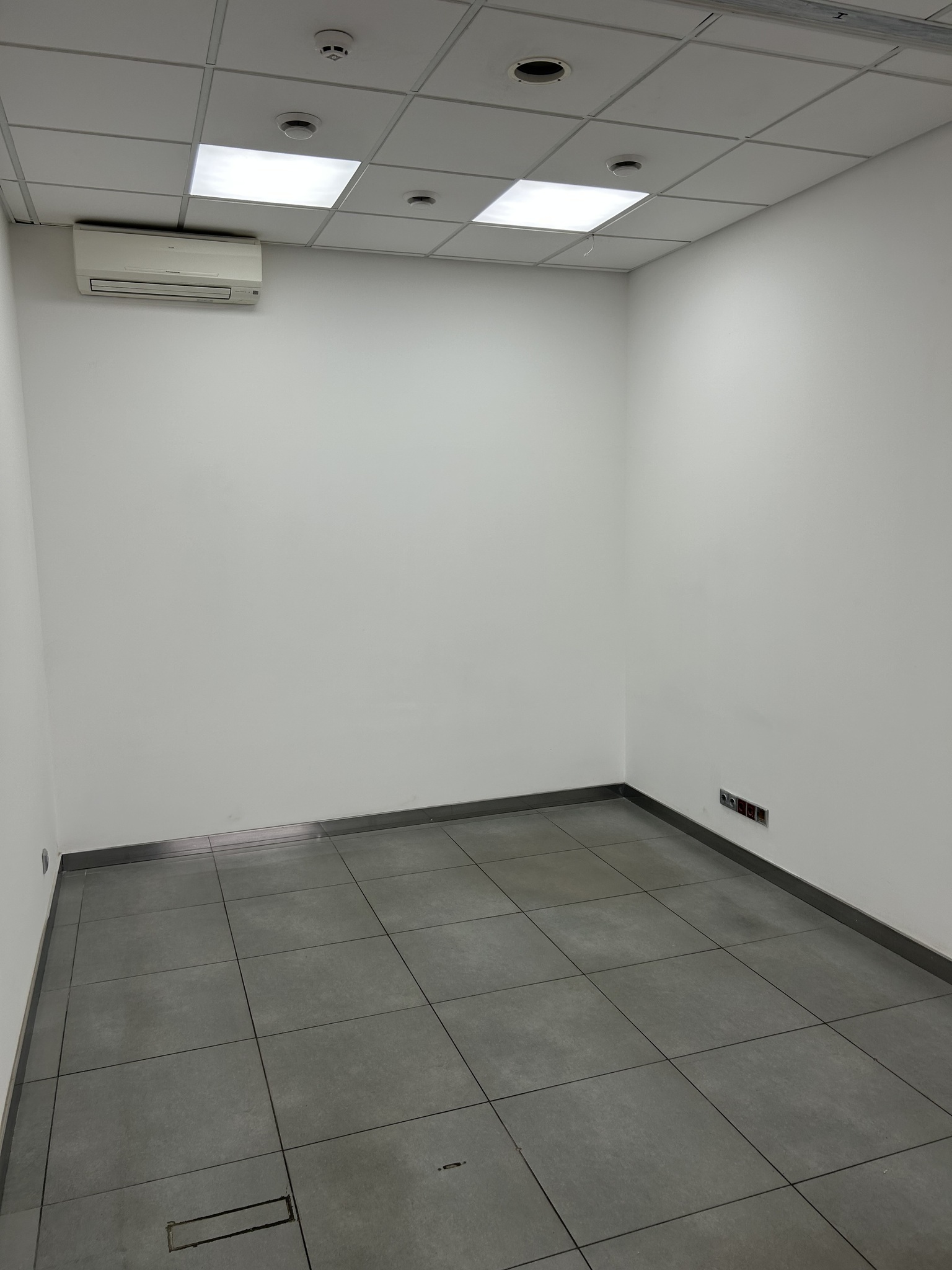 Аренда торгового помещения 146 м², Драгоманова ул., 44А