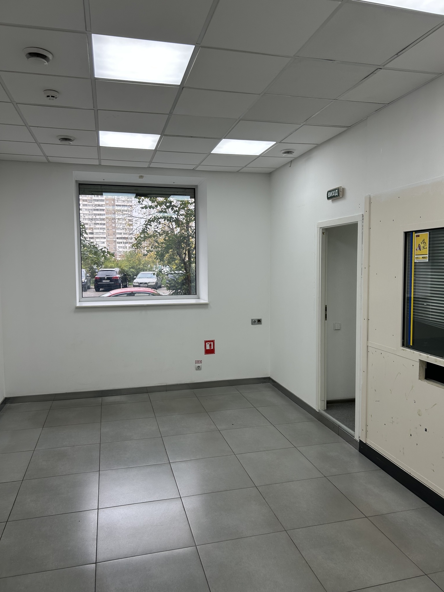 Аренда торгового помещения 146 м², Драгоманова ул., 44А