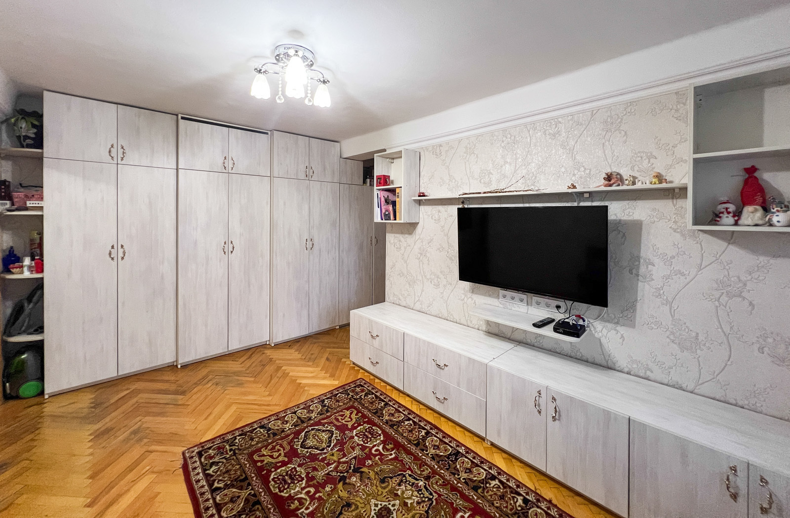 Продажа 2-комнатной квартиры 40 м², Михаила Донца ул., 9