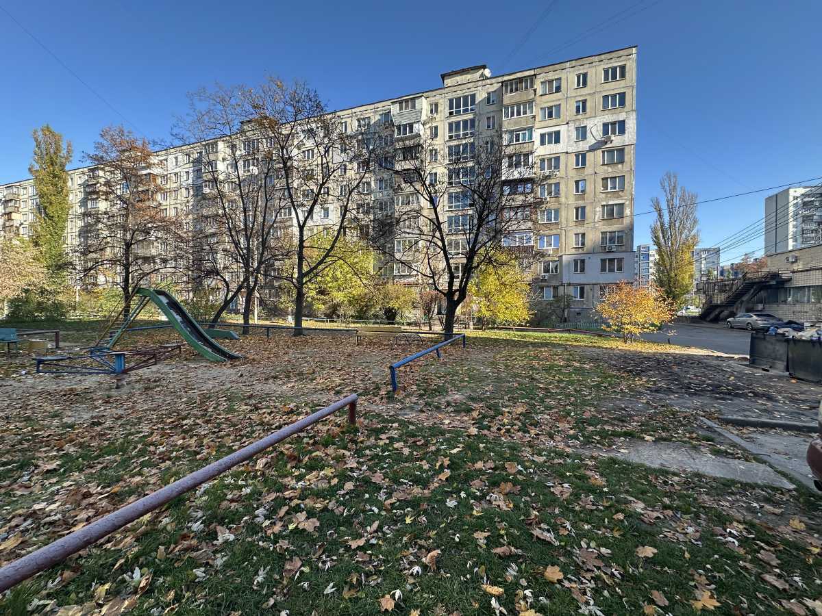 Продажа 3-комнатной квартиры 56 м², Миропольская ул., 3