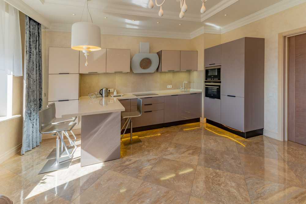 Оренда 4-кімнатної квартири 125 м², Євгена Коновальця вул., 36В